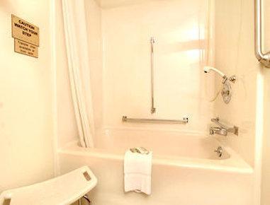 Super 8 By Wyndham Bay Near Stadium Hotel 2*